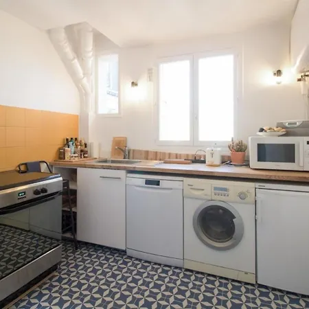 Cosy Flat Sleeps 4 Wterrace In The 10th District Apartment *