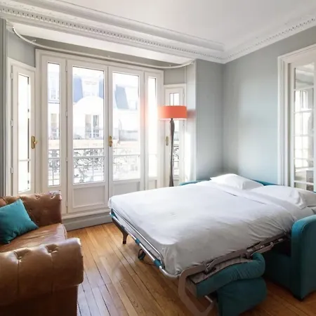 Cosy Flat Sleeps 4 Wterrace In The 10th District *