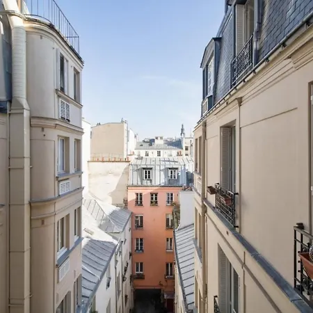 Cosy Flat Sleeps 4 Wterrace In The 10th District
